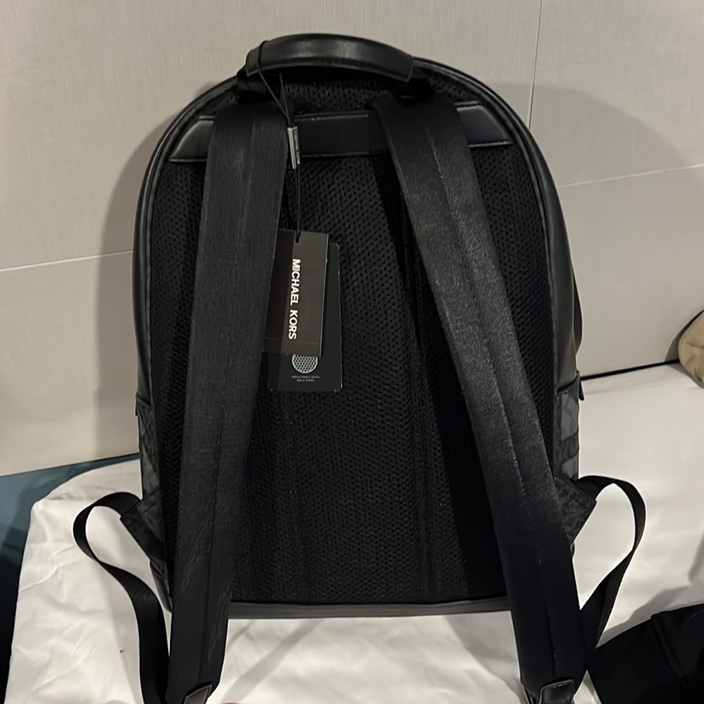 NWT rare limited edit. Michael Kors mens Cooper backpack with signature monogram - Picture 3 of 9